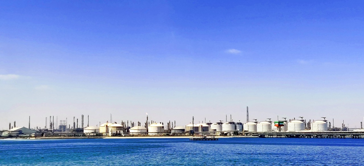 Pétrole au-dessus de 100 dollars : la transition énergétique rattrapée par la géopolitique